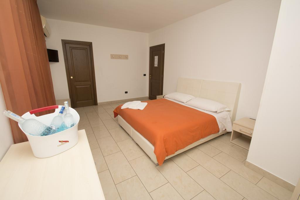 Twin Towers Rooms Lecce Exterior photo