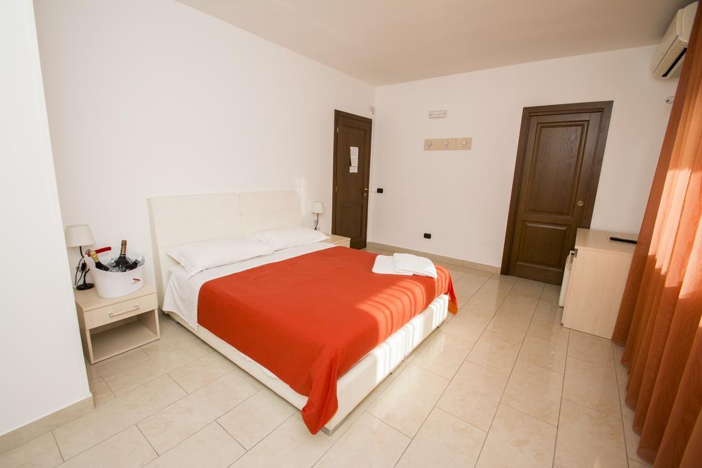 Twin Towers Rooms Lecce Exterior photo